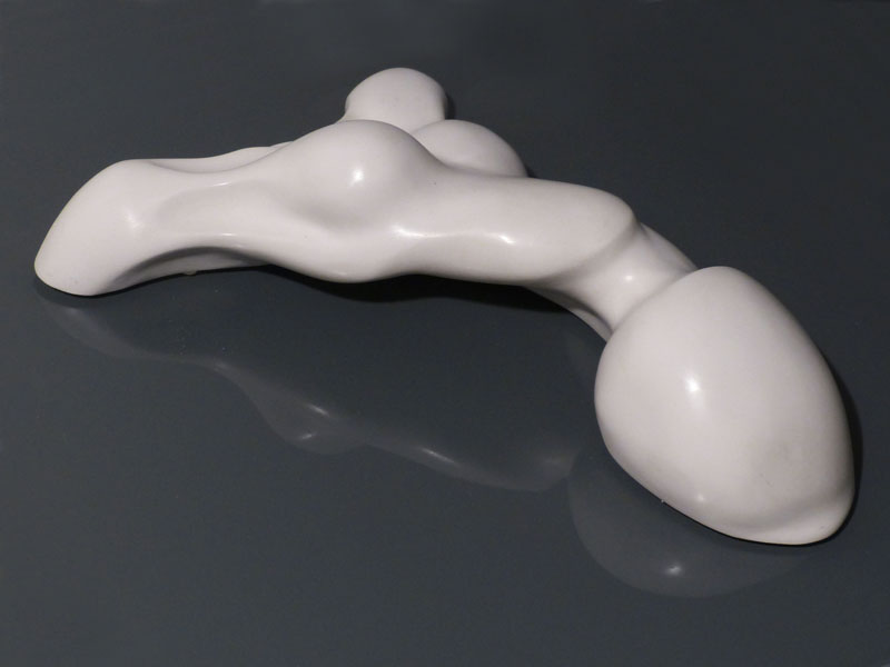 Isabelle Ardevol, Towards a new world represents a female body in the process of turning of. sculpture casted in 2012 in acrylic resin. part of the Emergence serie